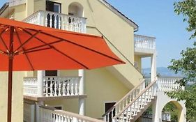 Hilltop Villa Risika